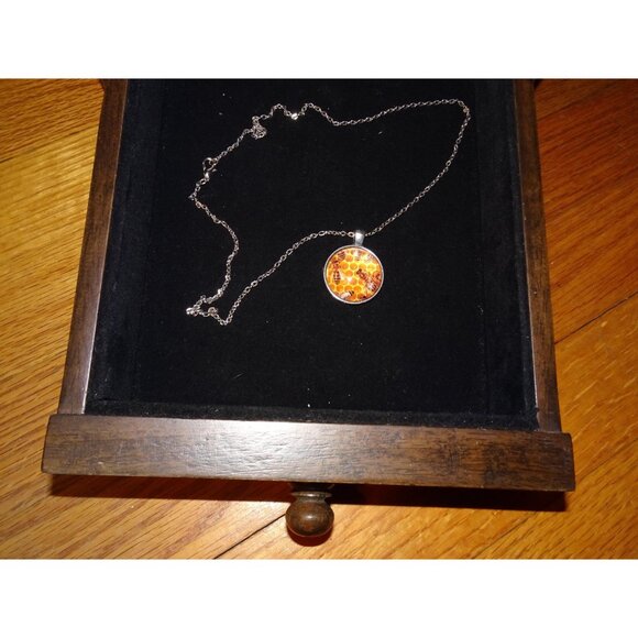 Vintage Honey Bee & Hive Necklace Pendant nature lover boho hippie retro chain - Picture 7 of 14